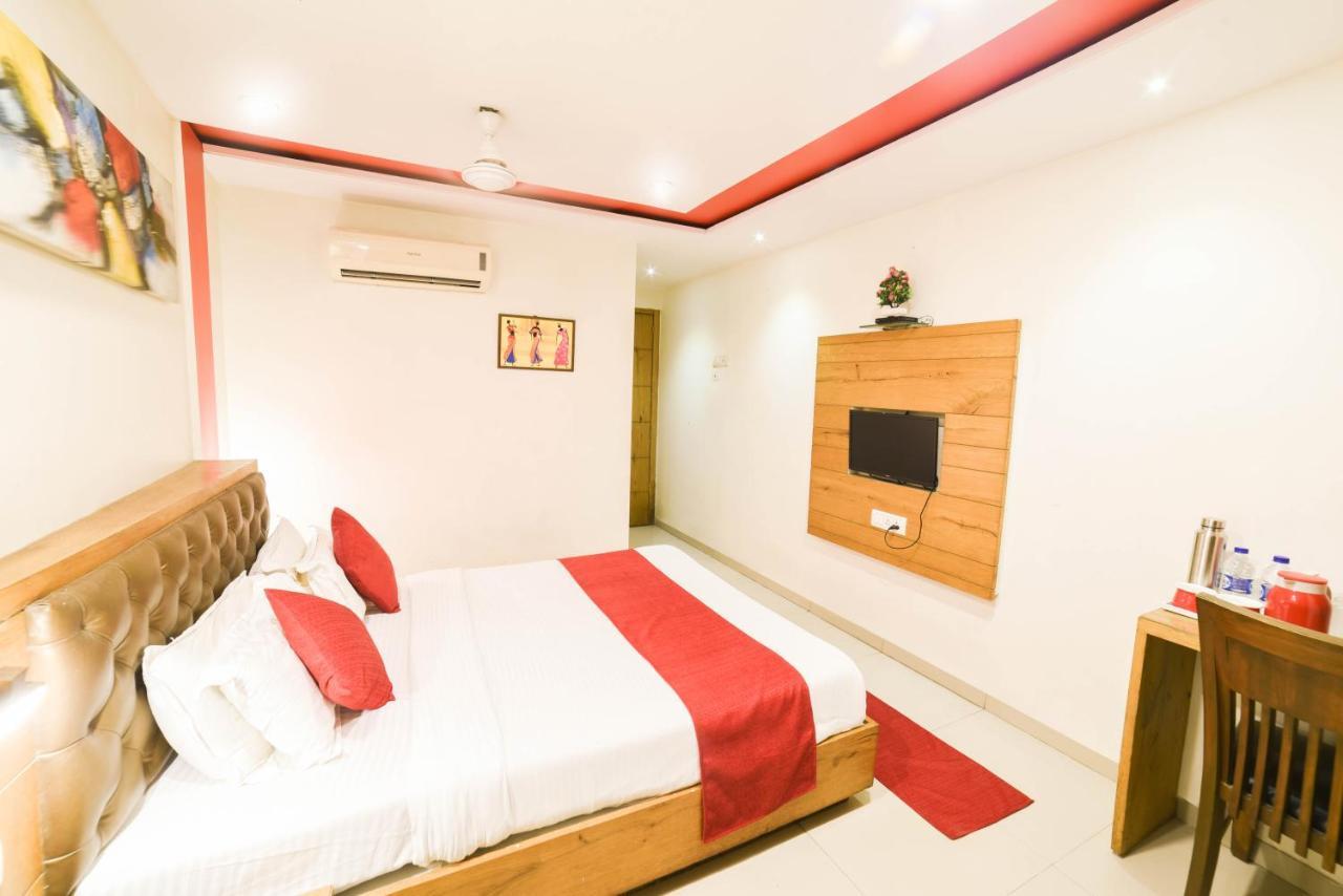 Octave Hotel Grandeur Mumbai  Buitenkant foto