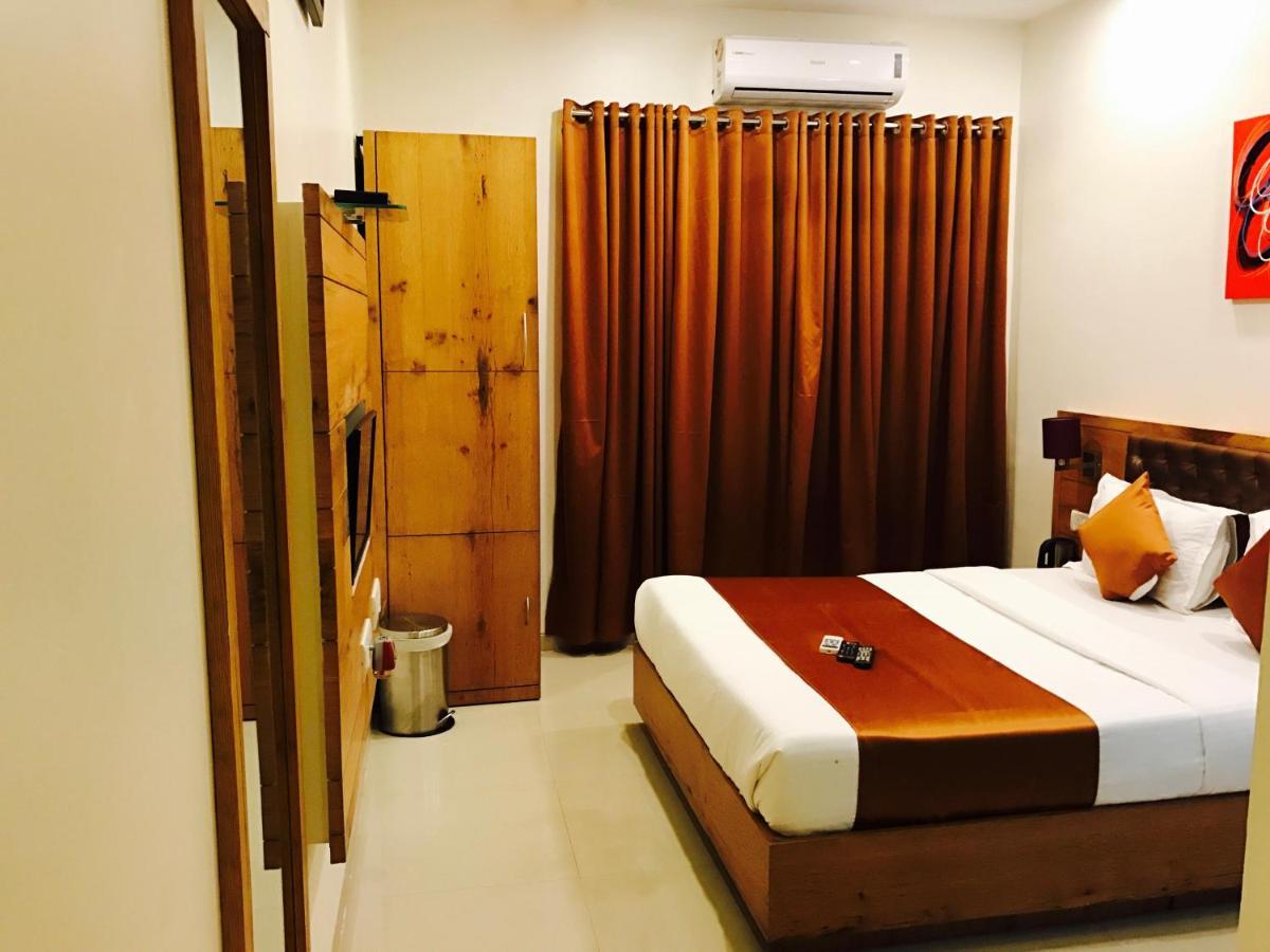 Octave Hotel Grandeur Mumbai  Buitenkant foto