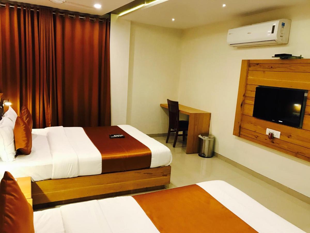 Octave Hotel Grandeur Mumbai  Buitenkant foto